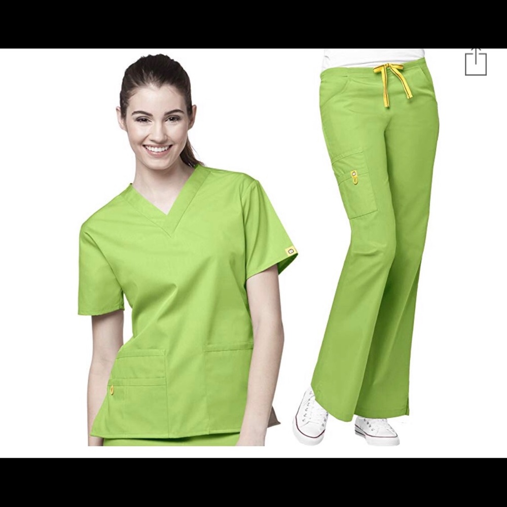 Wonder wink scrub set